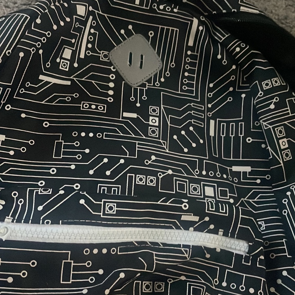 a black designed back pack - Picture 4 of 4